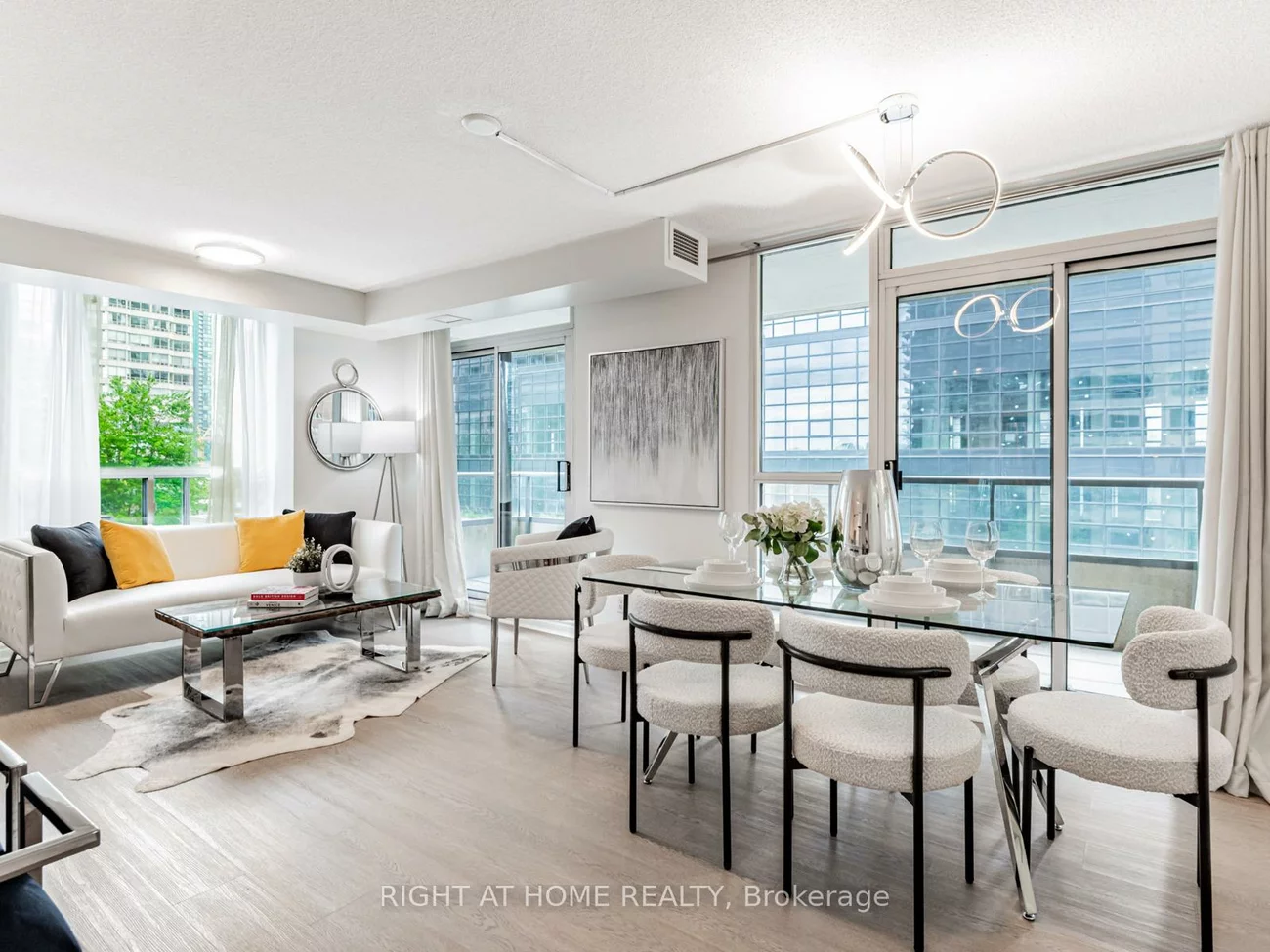 23, Hollywood, Willowdale East, Toronto