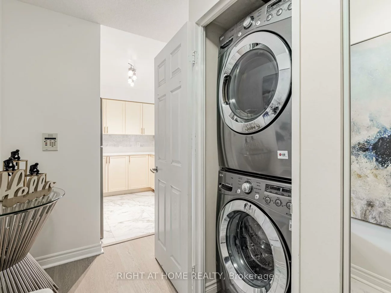 23, Hollywood, Willowdale East, Toronto