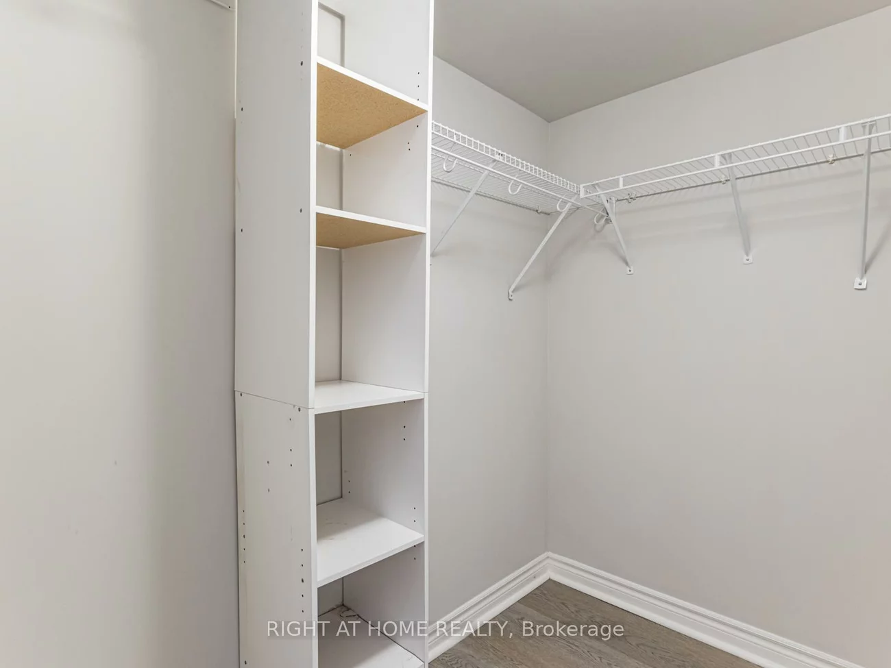 23, Hollywood, Willowdale East, Toronto