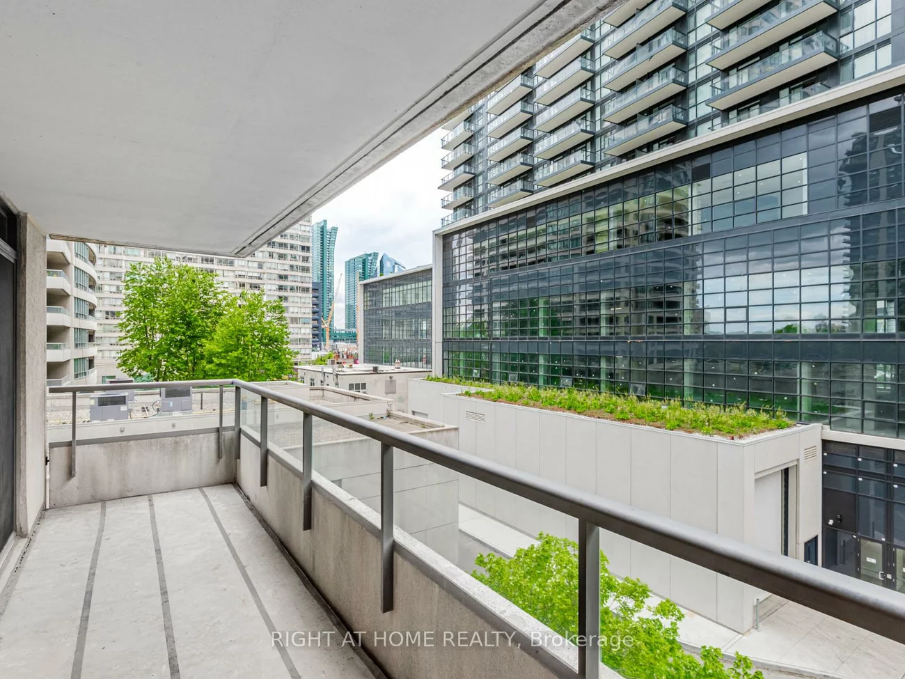 23, Hollywood, Willowdale East, Toronto
