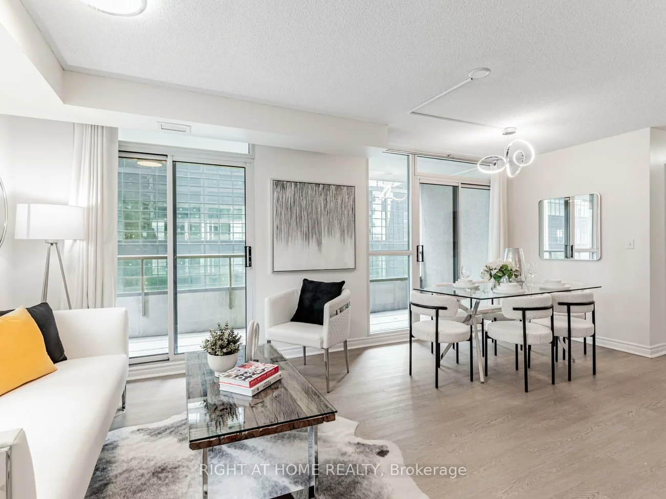 23, Hollywood, Willowdale East, Toronto