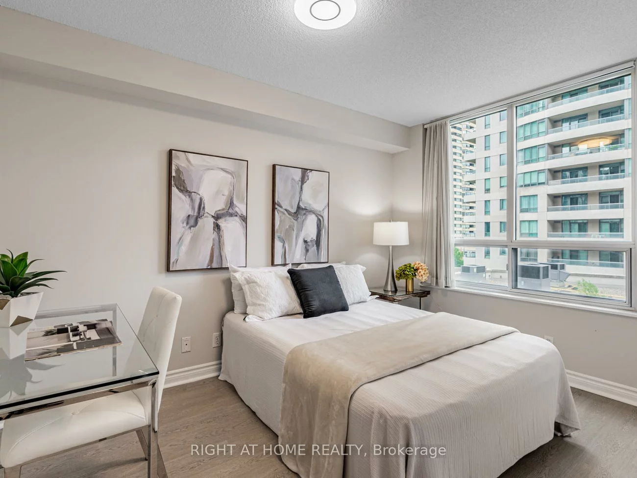 23, Hollywood, Willowdale East, Toronto