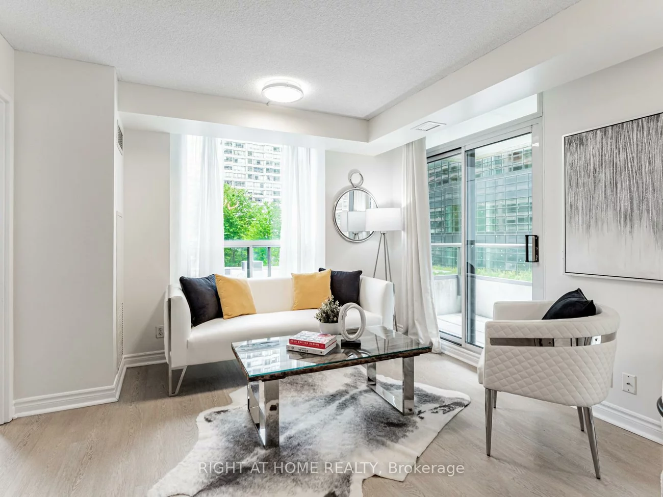 23, Hollywood, Willowdale East, Toronto