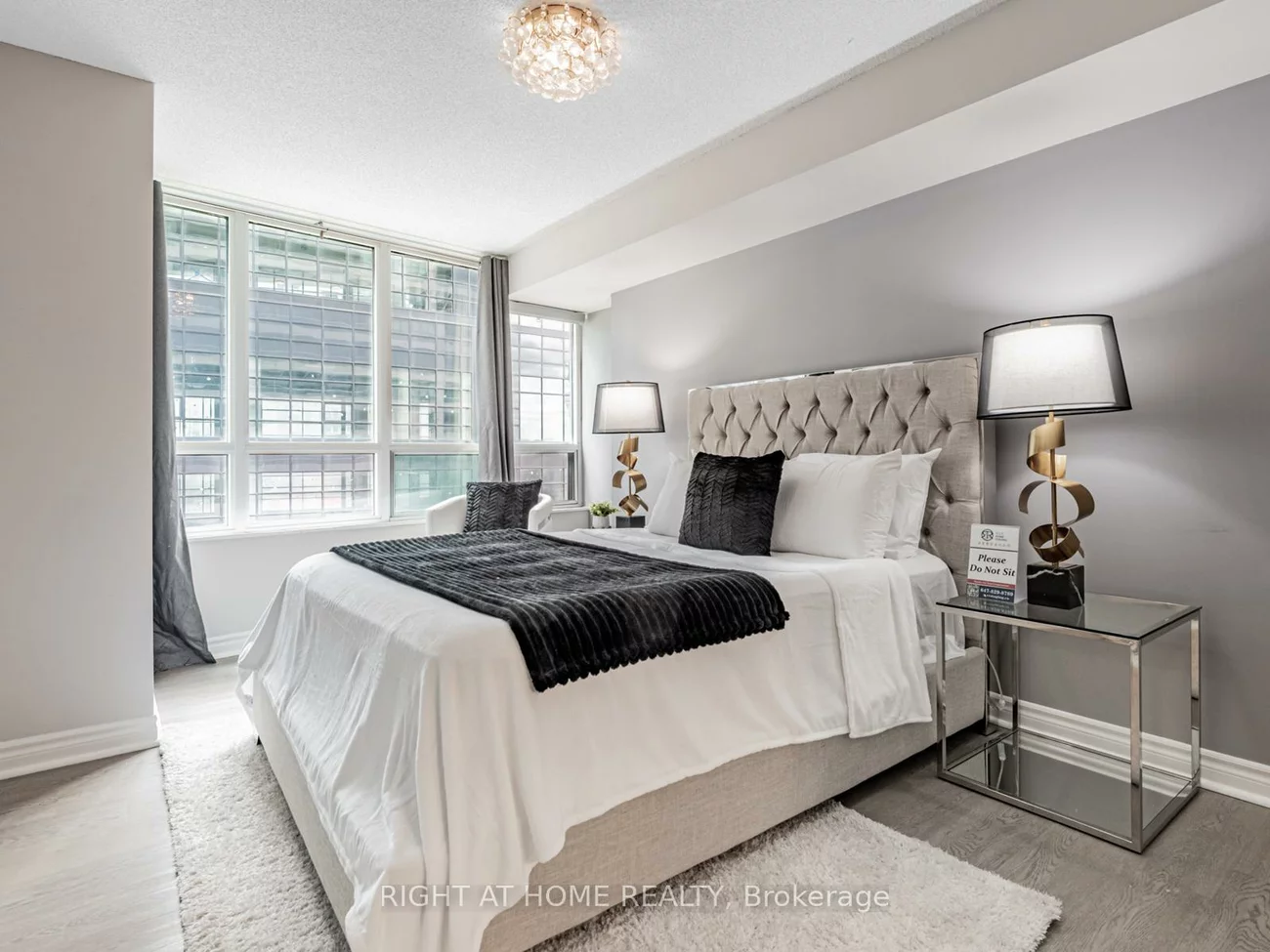 23, Hollywood, Willowdale East, Toronto