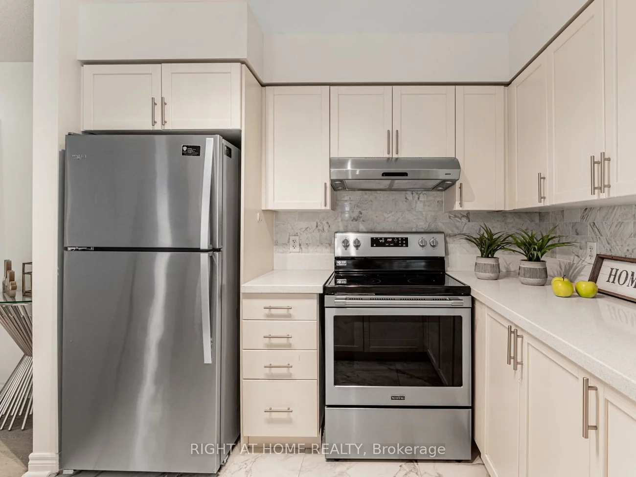 23, Hollywood, Willowdale East, Toronto