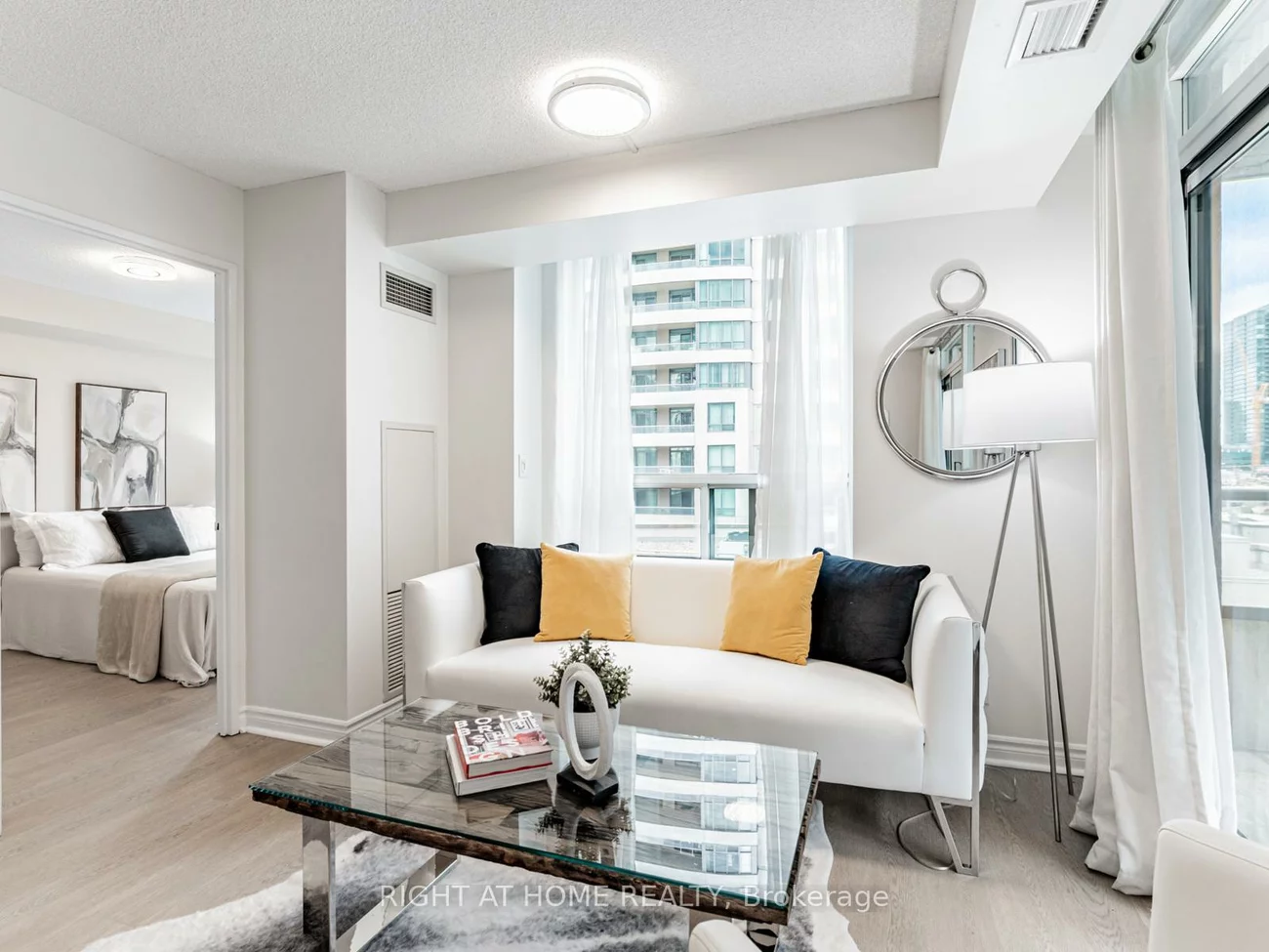 23, Hollywood, Willowdale East, Toronto