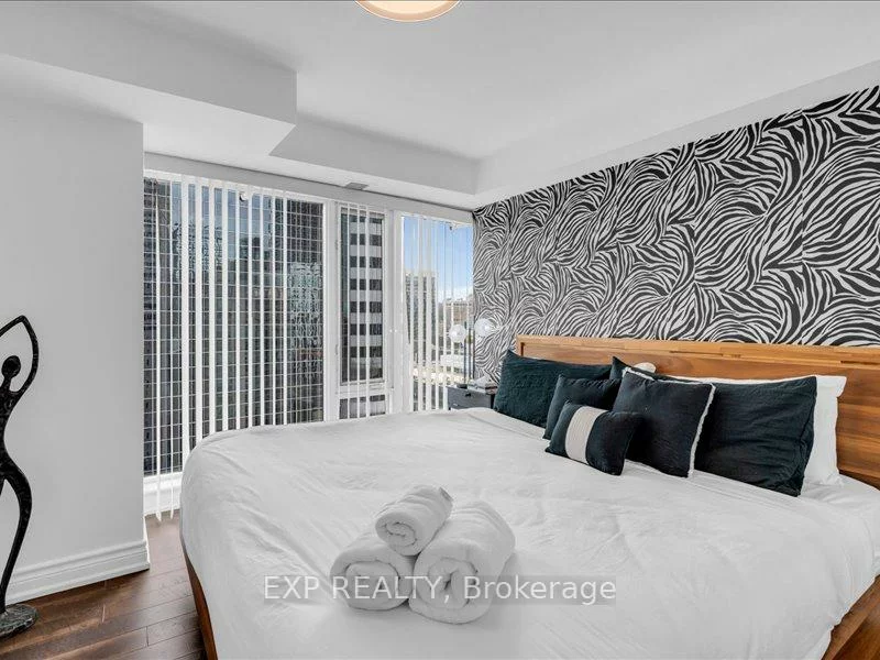 210, Victoria, Church-Yonge Corridor, Toronto