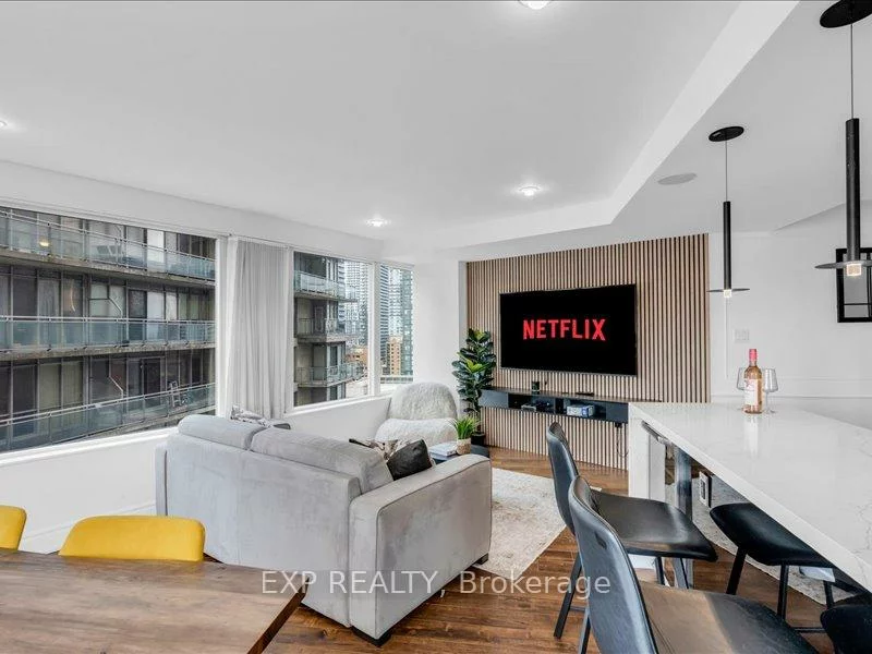 210, Victoria, Church-Yonge Corridor, Toronto