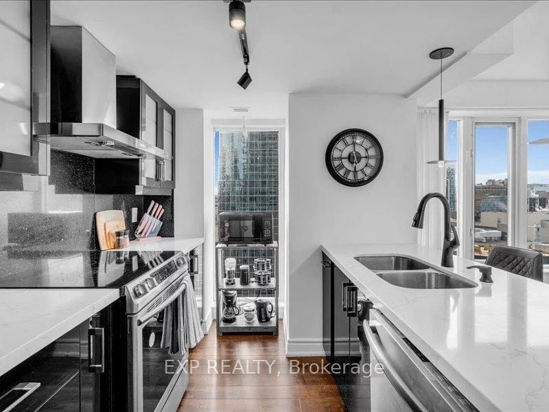 210, Victoria, Church-Yonge Corridor, Toronto
