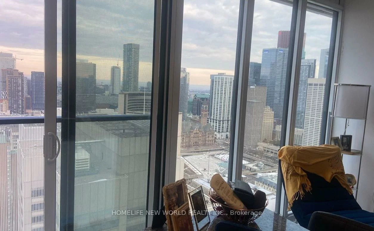 426, University, Kensington-Chinatown, Toronto