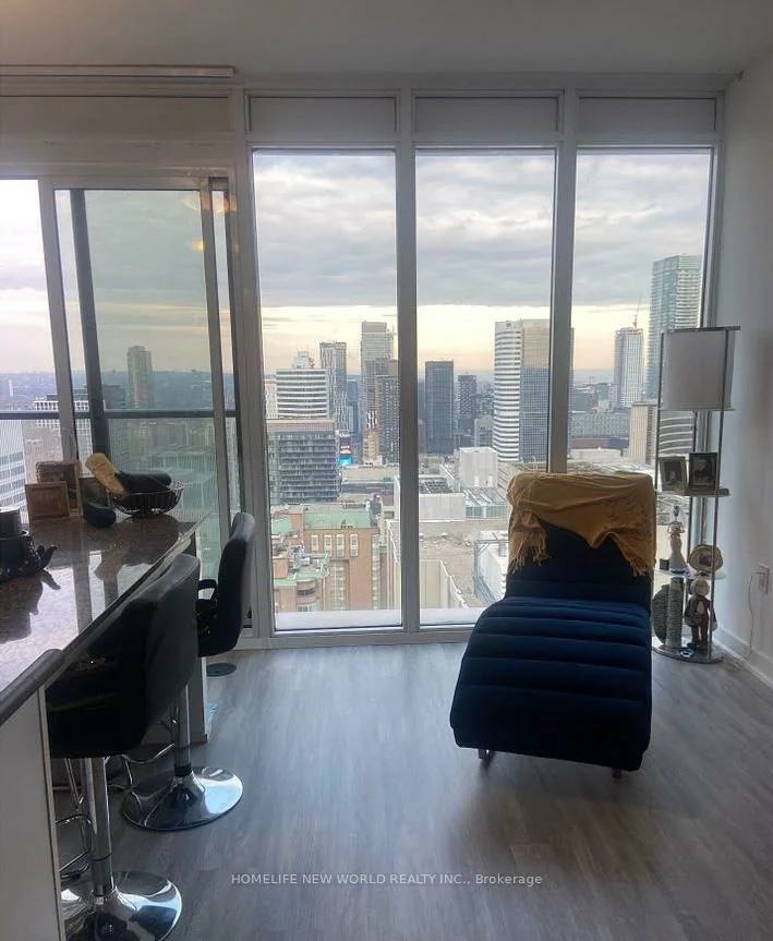 426, University, Kensington-Chinatown, Toronto