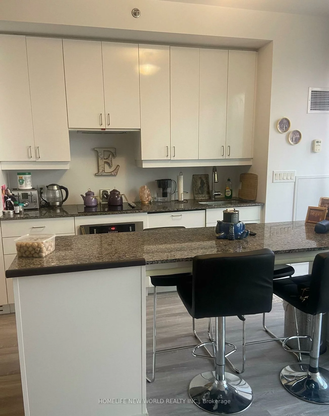 426, University, Kensington-Chinatown, Toronto