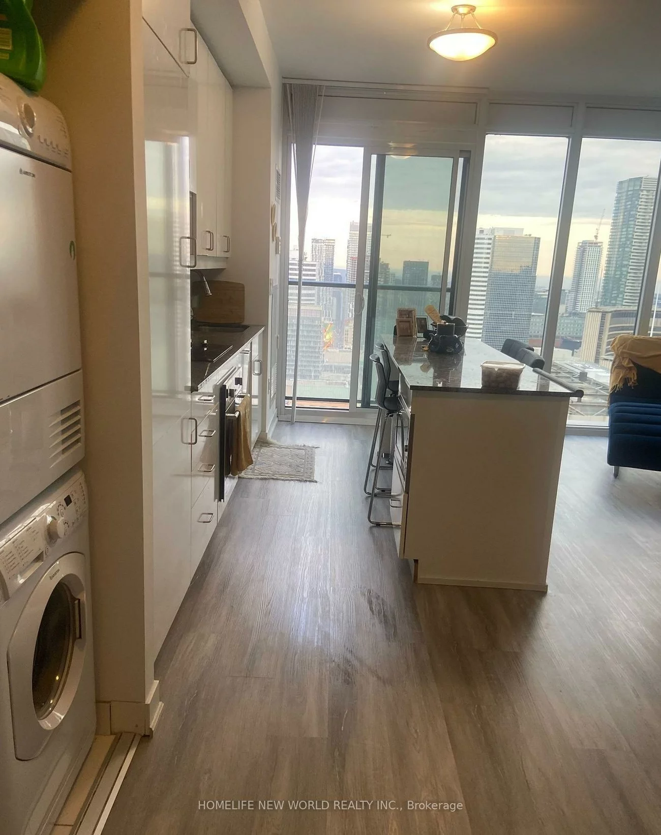 426, University, Kensington-Chinatown, Toronto