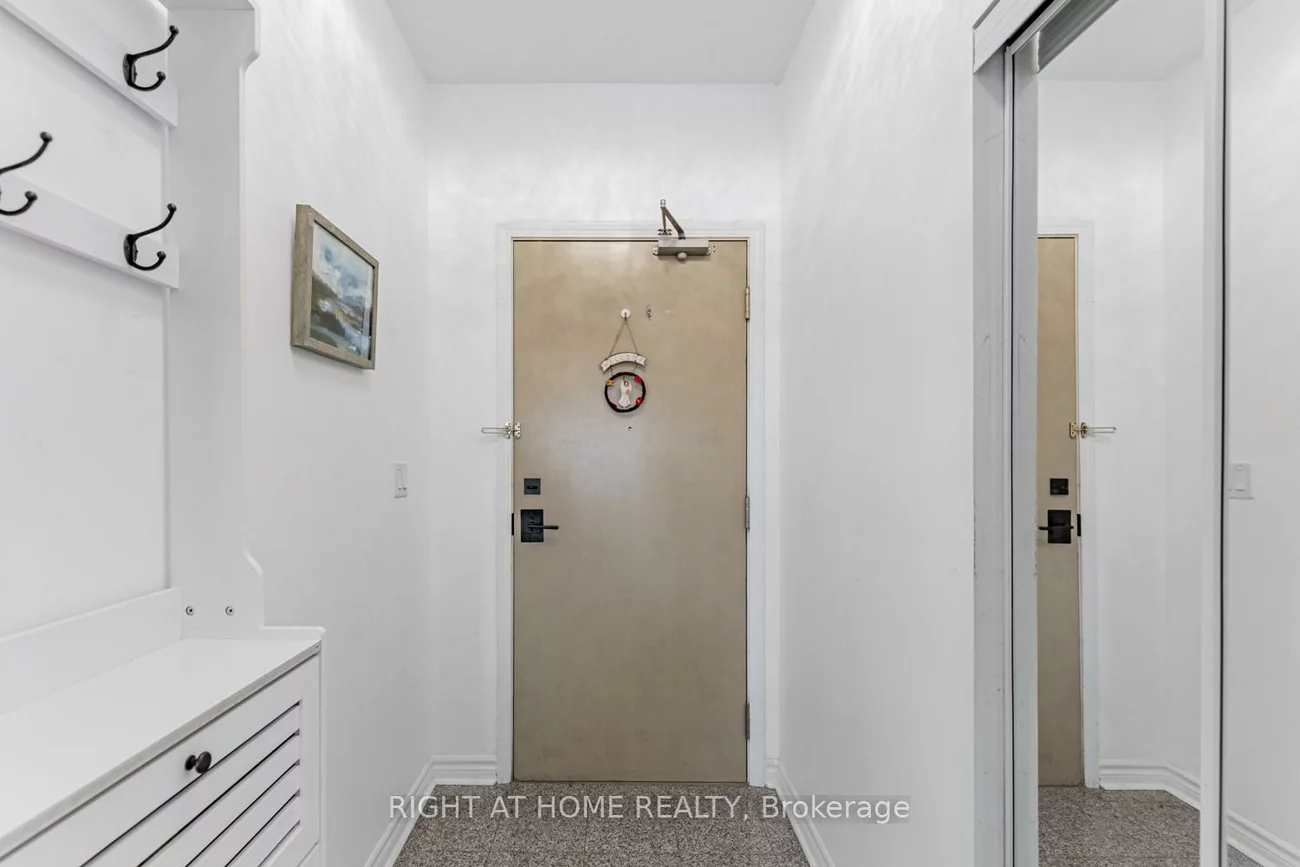 18, Holmes, Willowdale East, Toronto