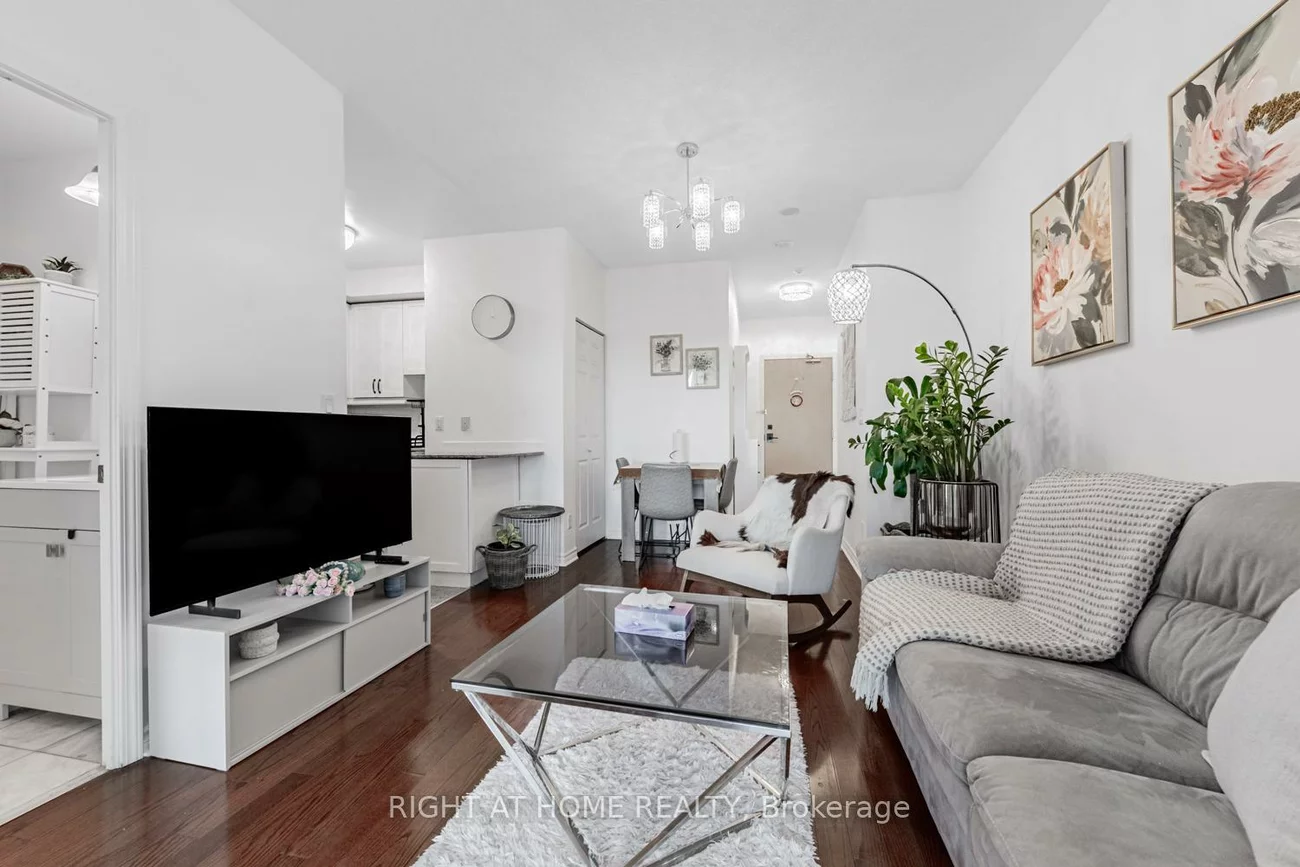 18, Holmes, Willowdale East, Toronto