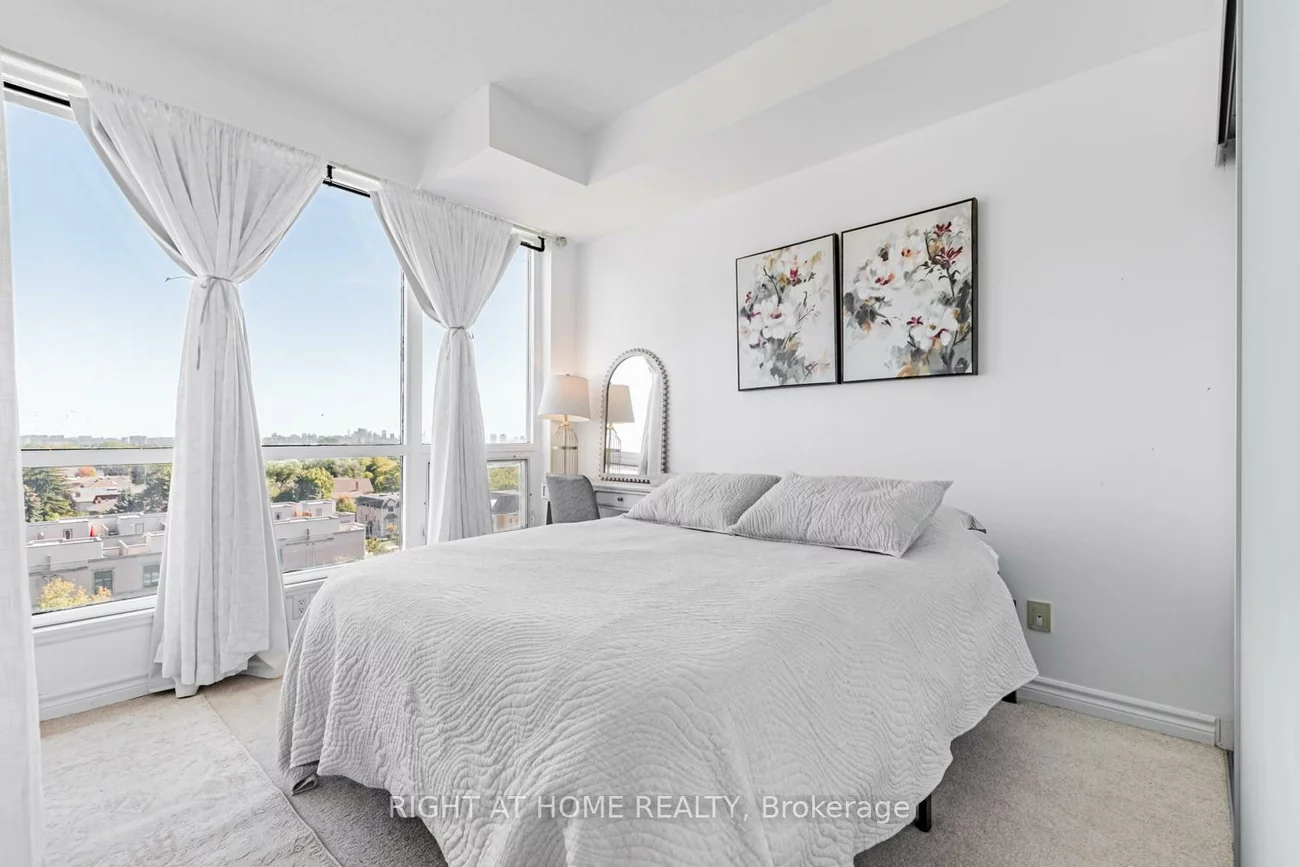18, Holmes, Willowdale East, Toronto
