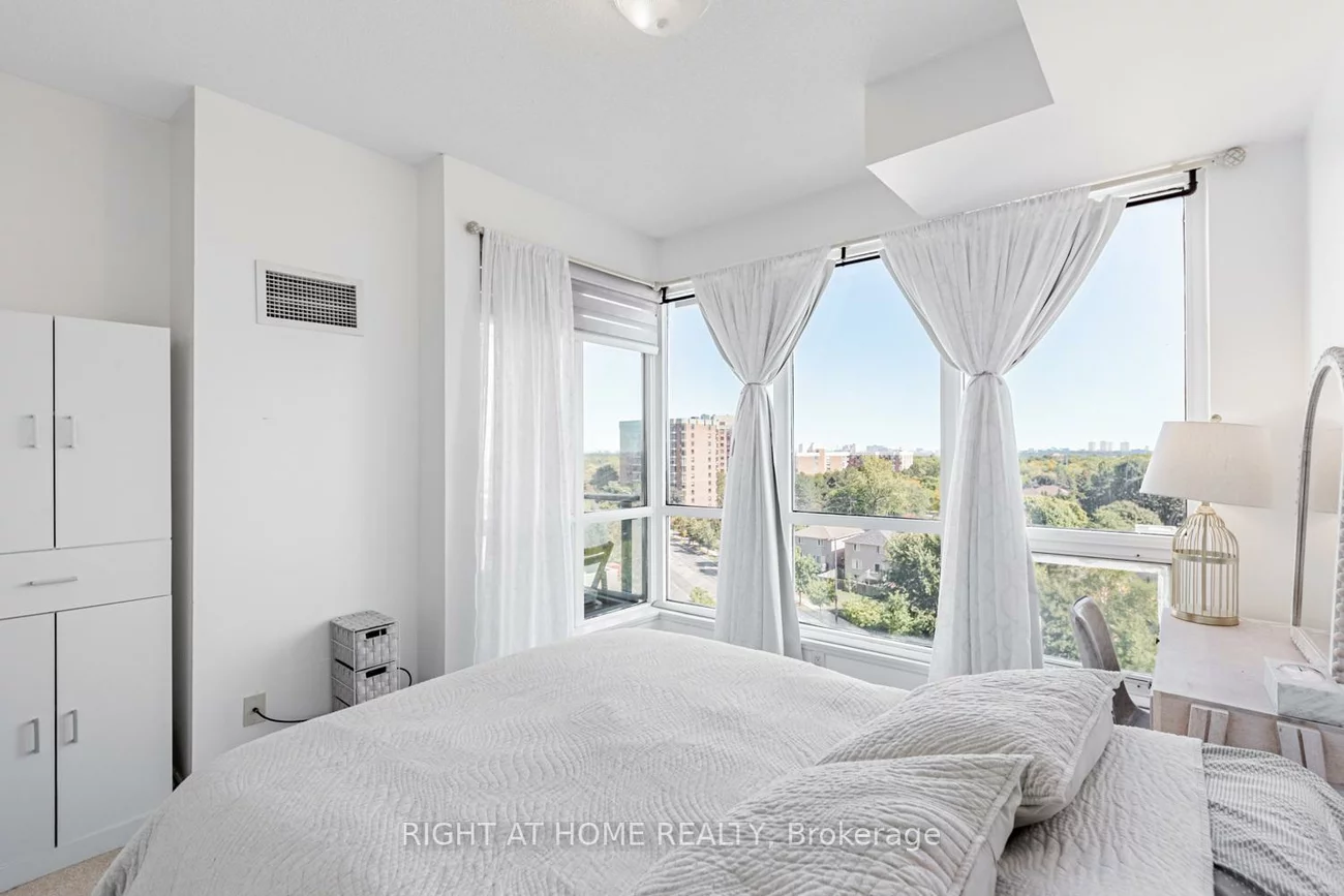 18, Holmes, Willowdale East, Toronto