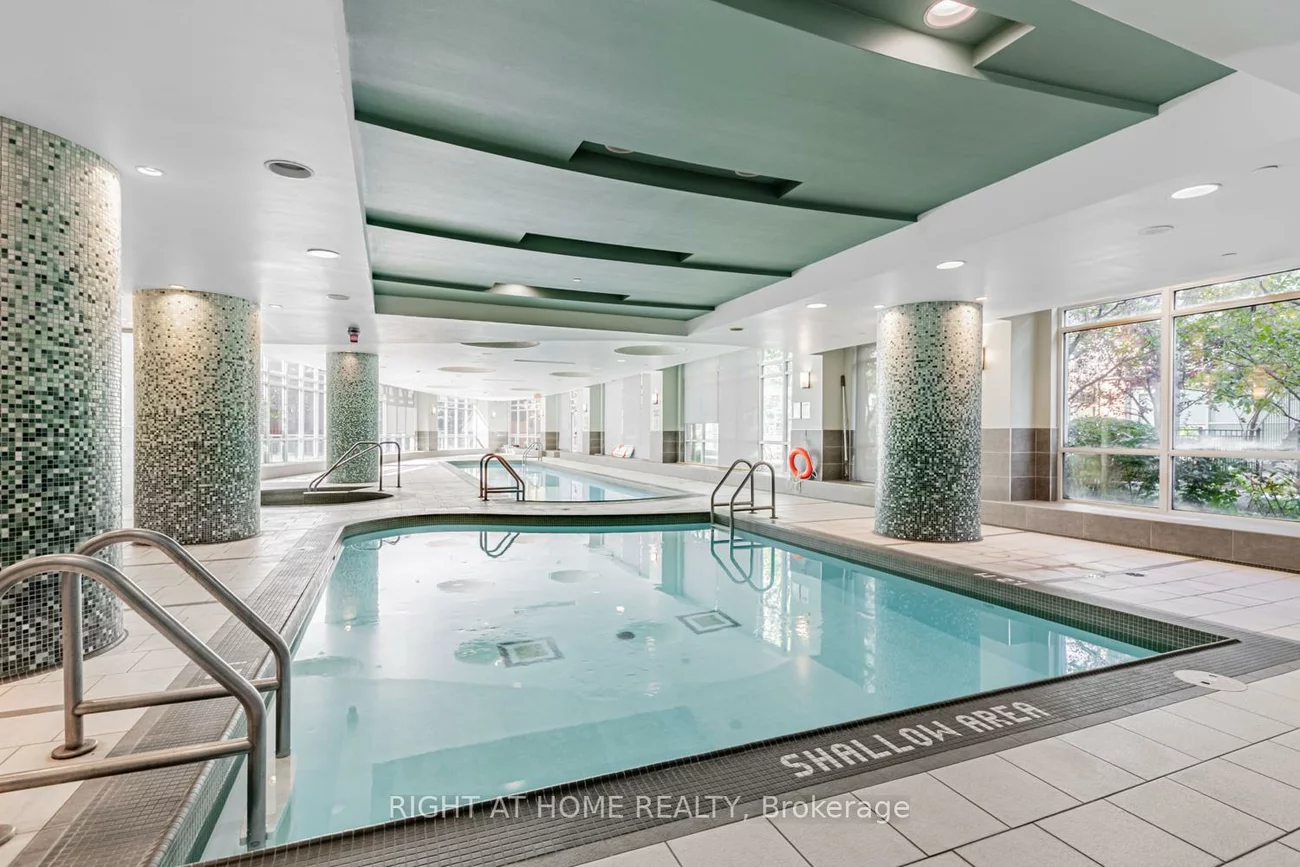 18, Holmes, Willowdale East, Toronto
