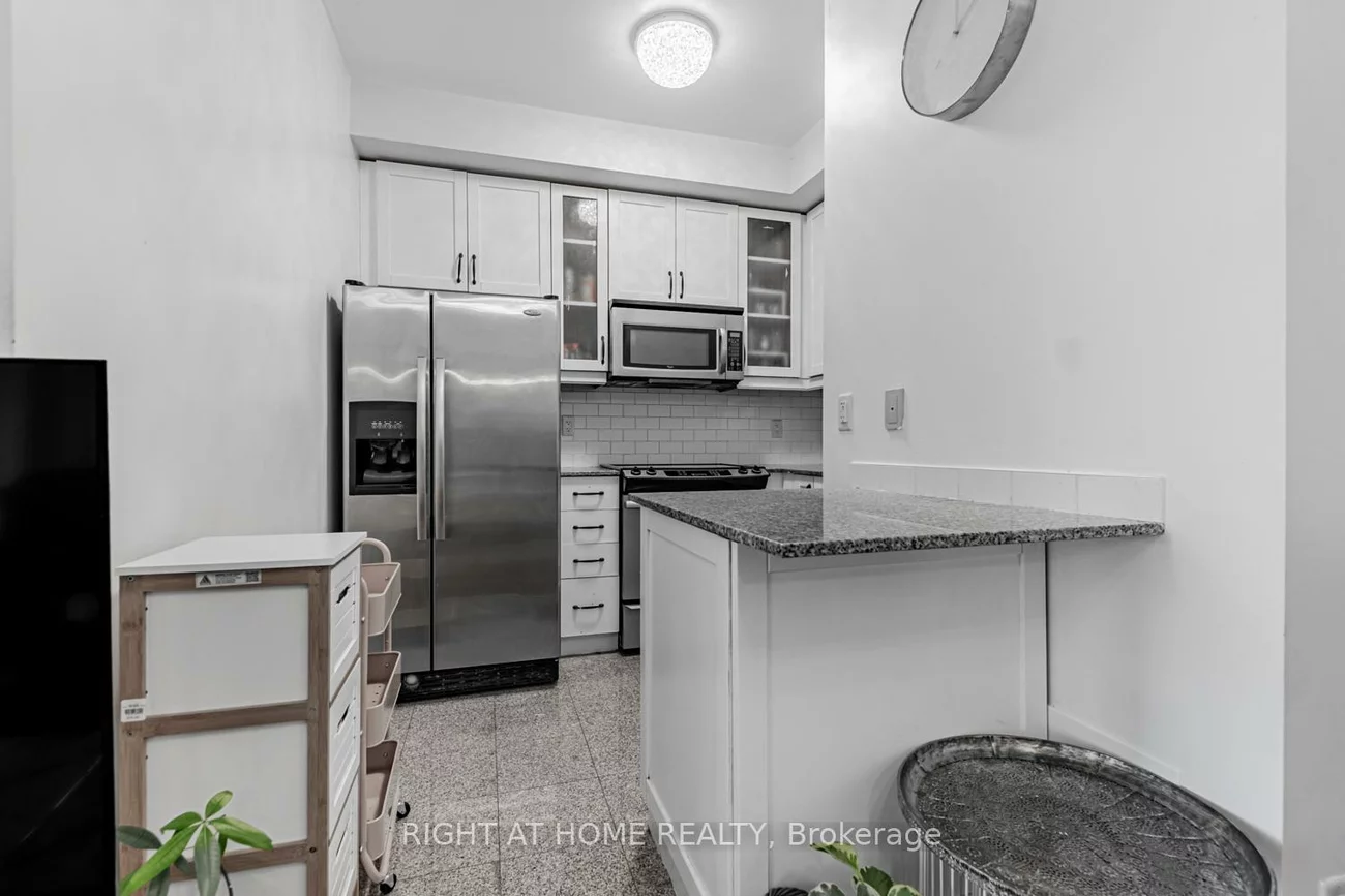 18, Holmes, Willowdale East, Toronto