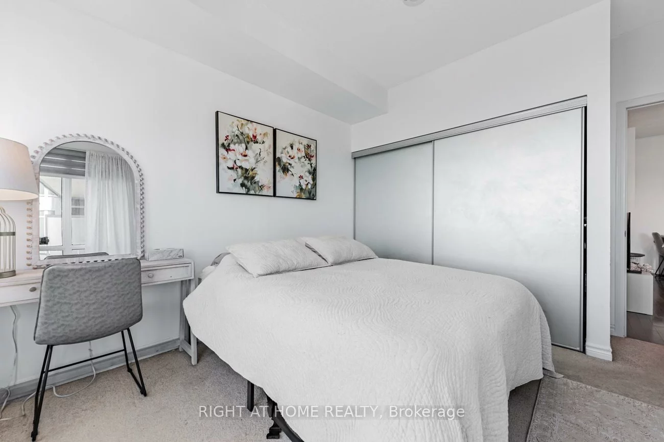 18, Holmes, Willowdale East, Toronto