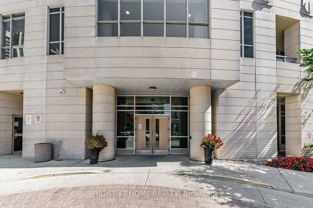 18, Holmes, Willowdale East, Toronto