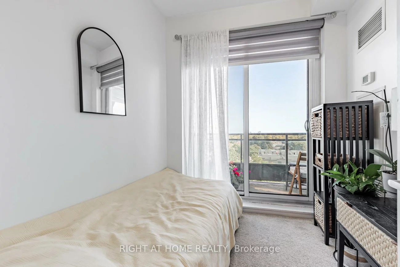 18, Holmes, Willowdale East, Toronto