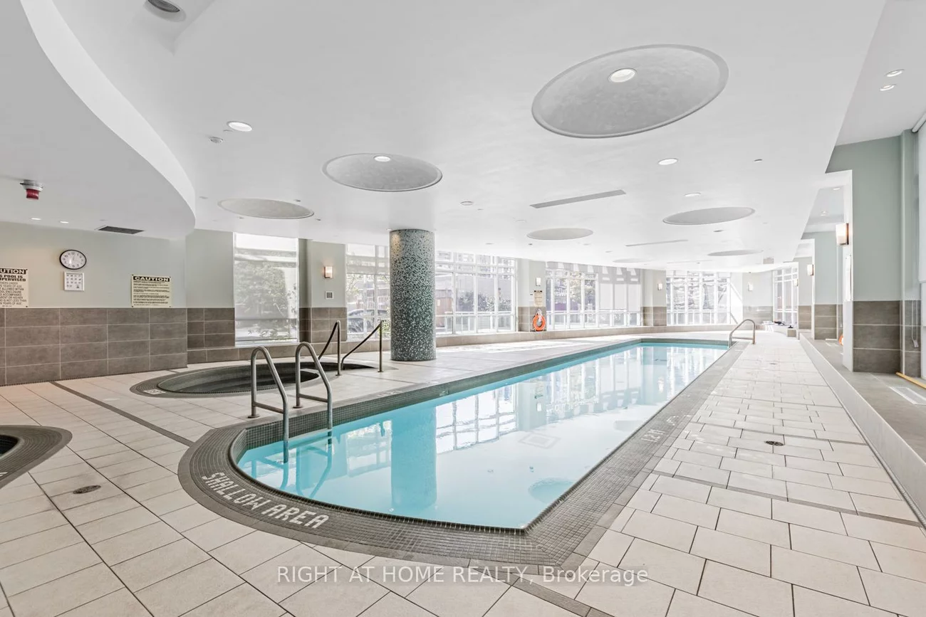 18, Holmes, Willowdale East, Toronto