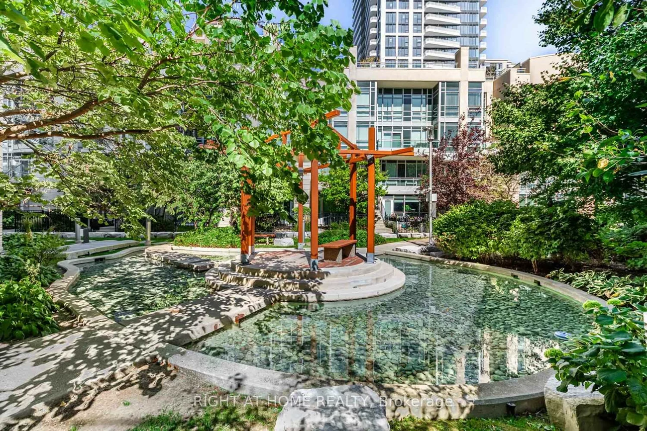 18, Holmes, Willowdale East, Toronto
