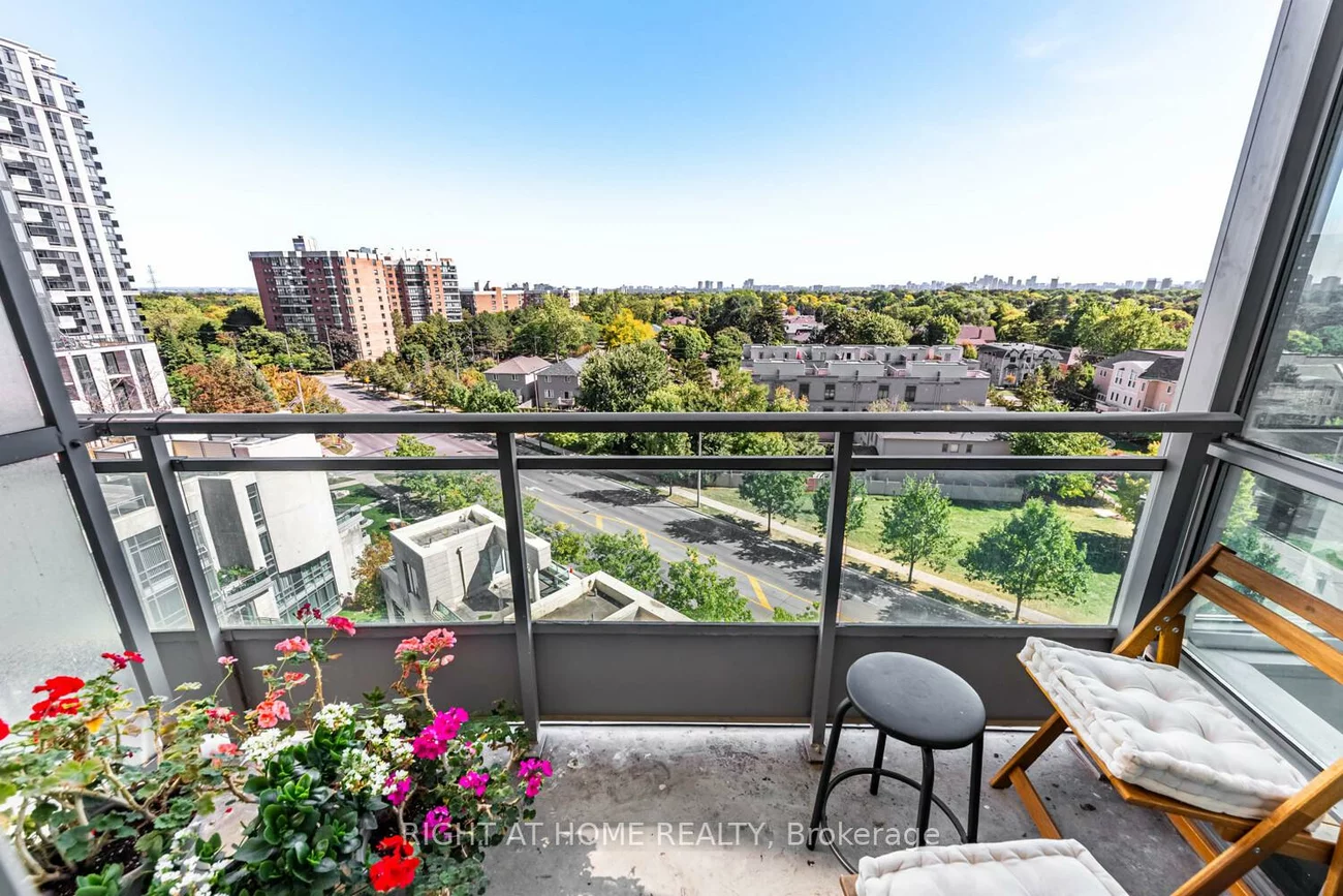 18, Holmes, Willowdale East, Toronto