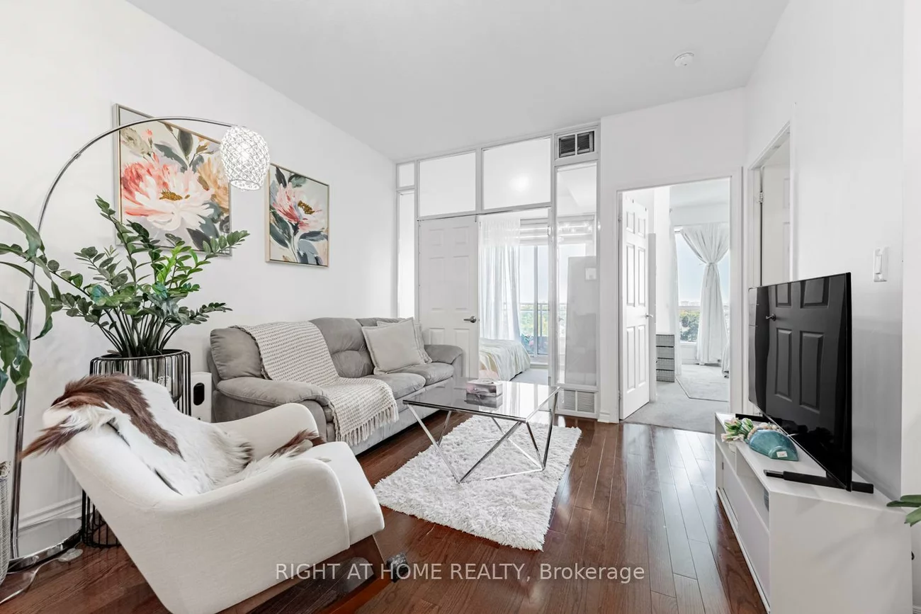 18, Holmes, Willowdale East, Toronto
