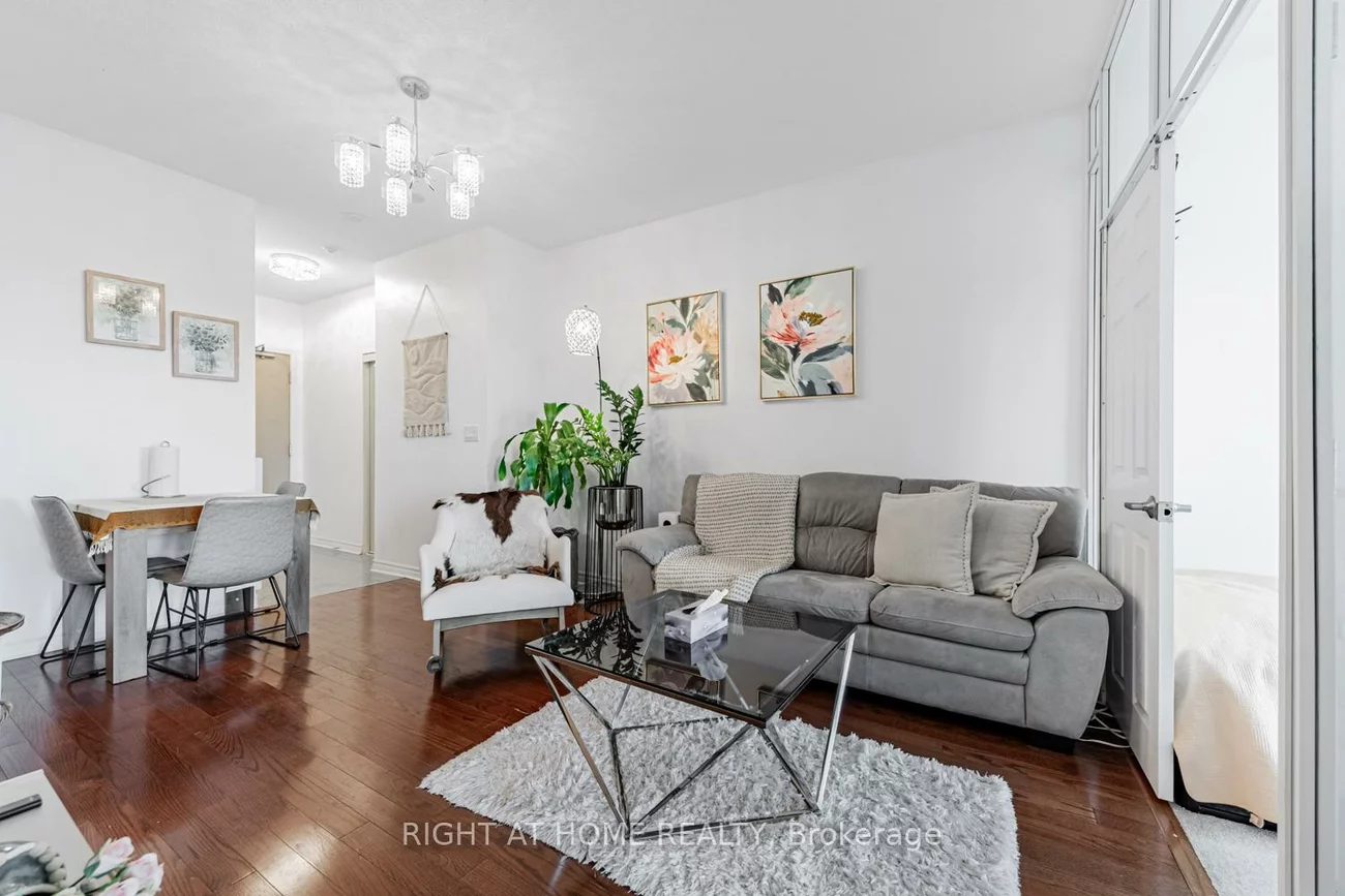 18, Holmes, Willowdale East, Toronto