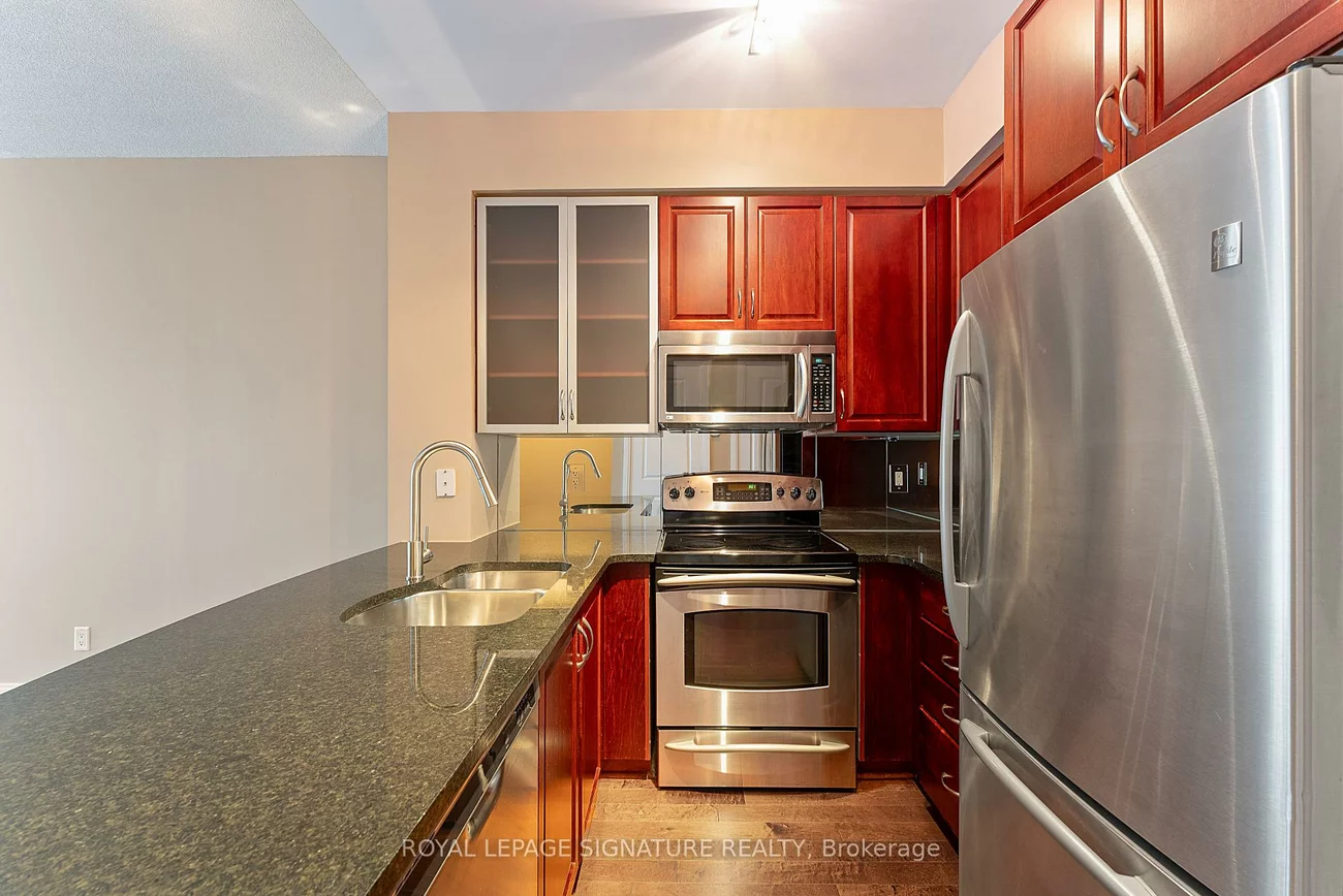 21, Scollard, Annex, Toronto