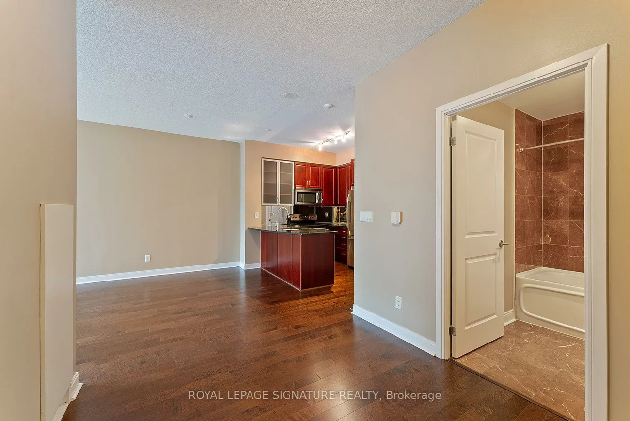 21, Scollard, Annex, Toronto