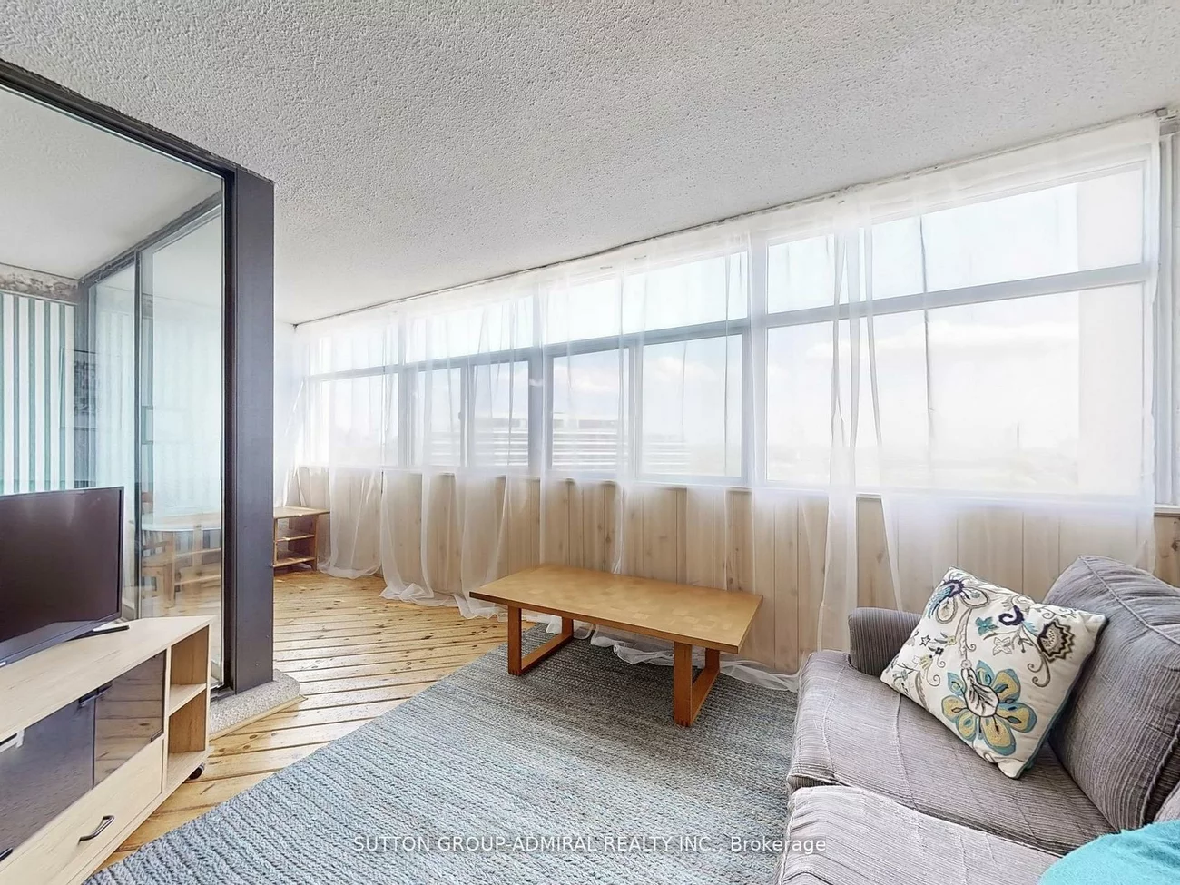 100, Antibes, Westminster-Branson, Toronto