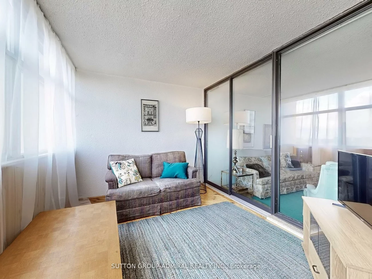 100, Antibes, Westminster-Branson, Toronto