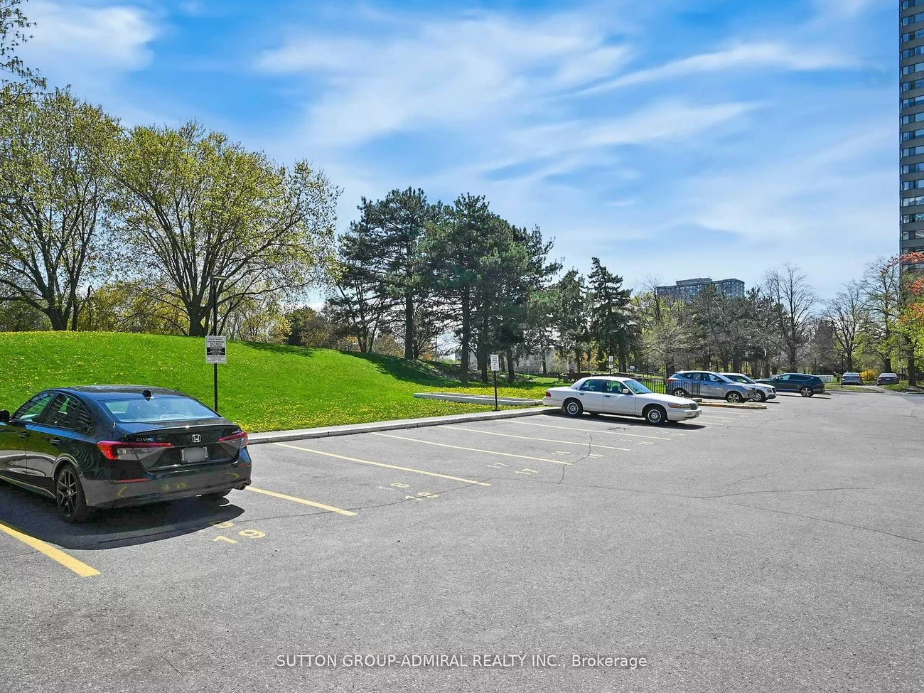 100, Antibes, Westminster-Branson, Toronto