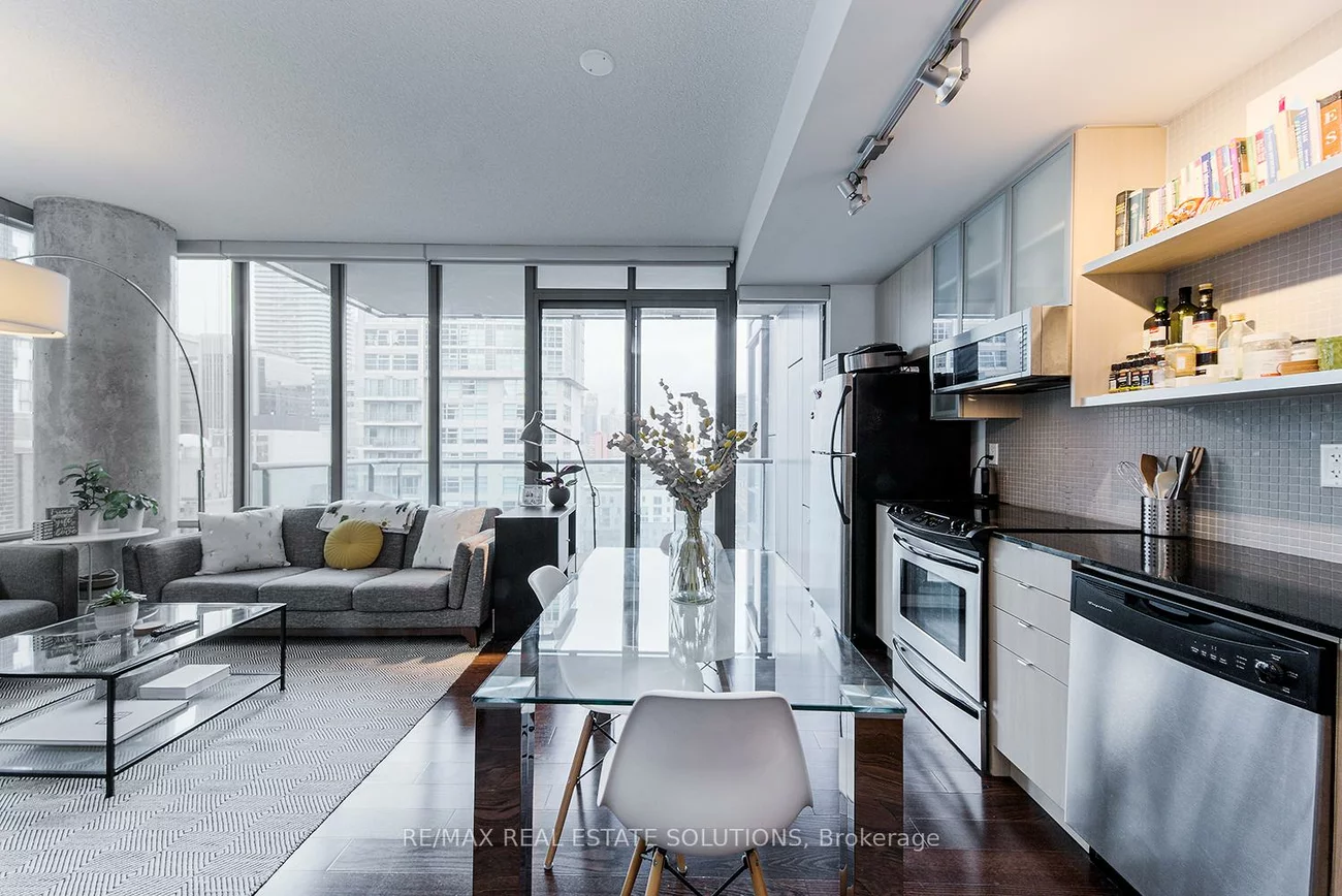 33, Lombard, Church-Yonge Corridor, Toronto