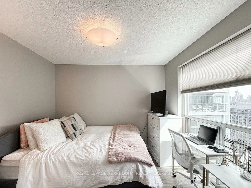 100, Western Battery, Niagara, Toronto