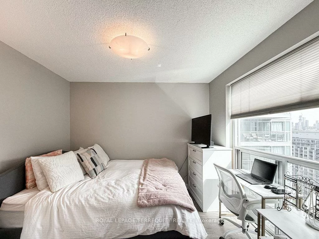 100, Western Battery, Niagara, Toronto