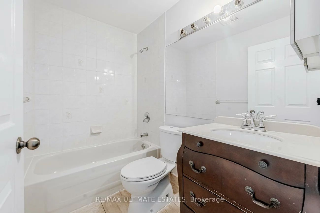 23, Lorraine, Willowdale West, Toronto