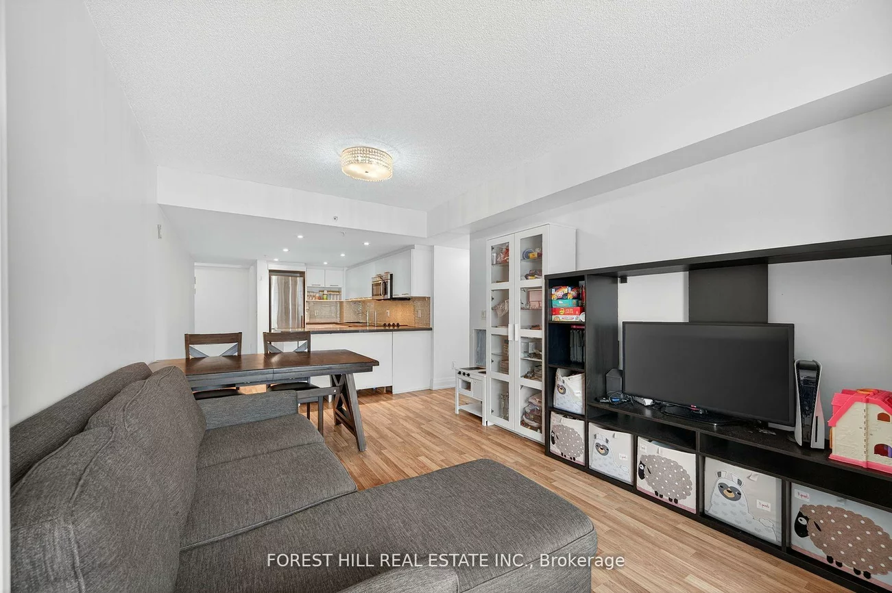 565, Wilson, Clanton Park, Toronto