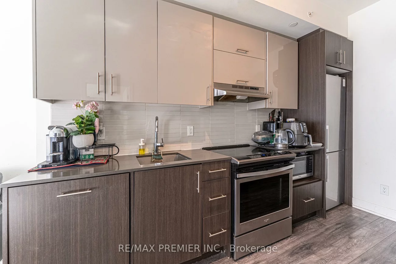 180, Fairview Mall, Don Valley Village, Toronto