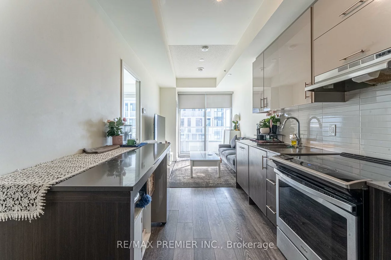 180, Fairview Mall, Don Valley Village, Toronto