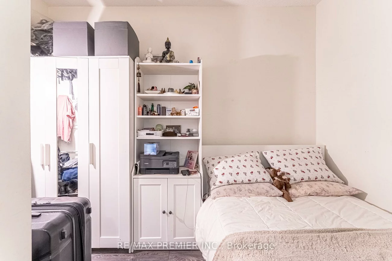 180, Fairview Mall, Don Valley Village, Toronto