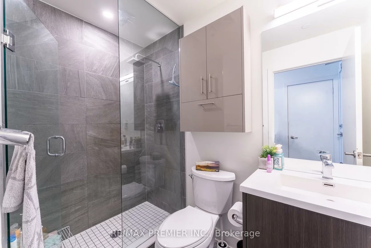 180, Fairview Mall, Don Valley Village, Toronto