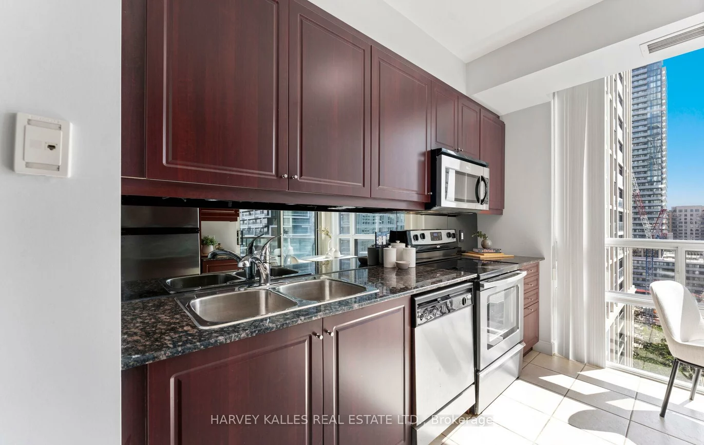 88, Broadway, Mount Pleasant West, Toronto