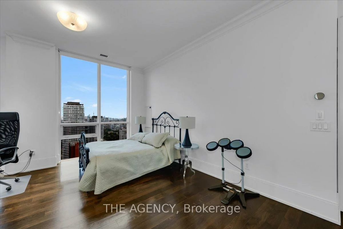 70, Roehampton, Mount Pleasant West, Toronto