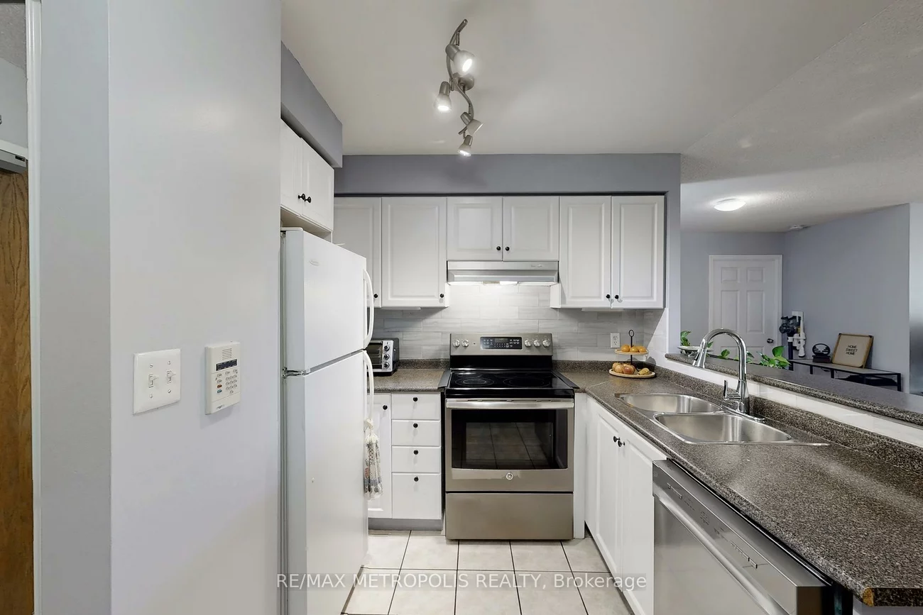 7, Lorraine, Willowdale West, Toronto