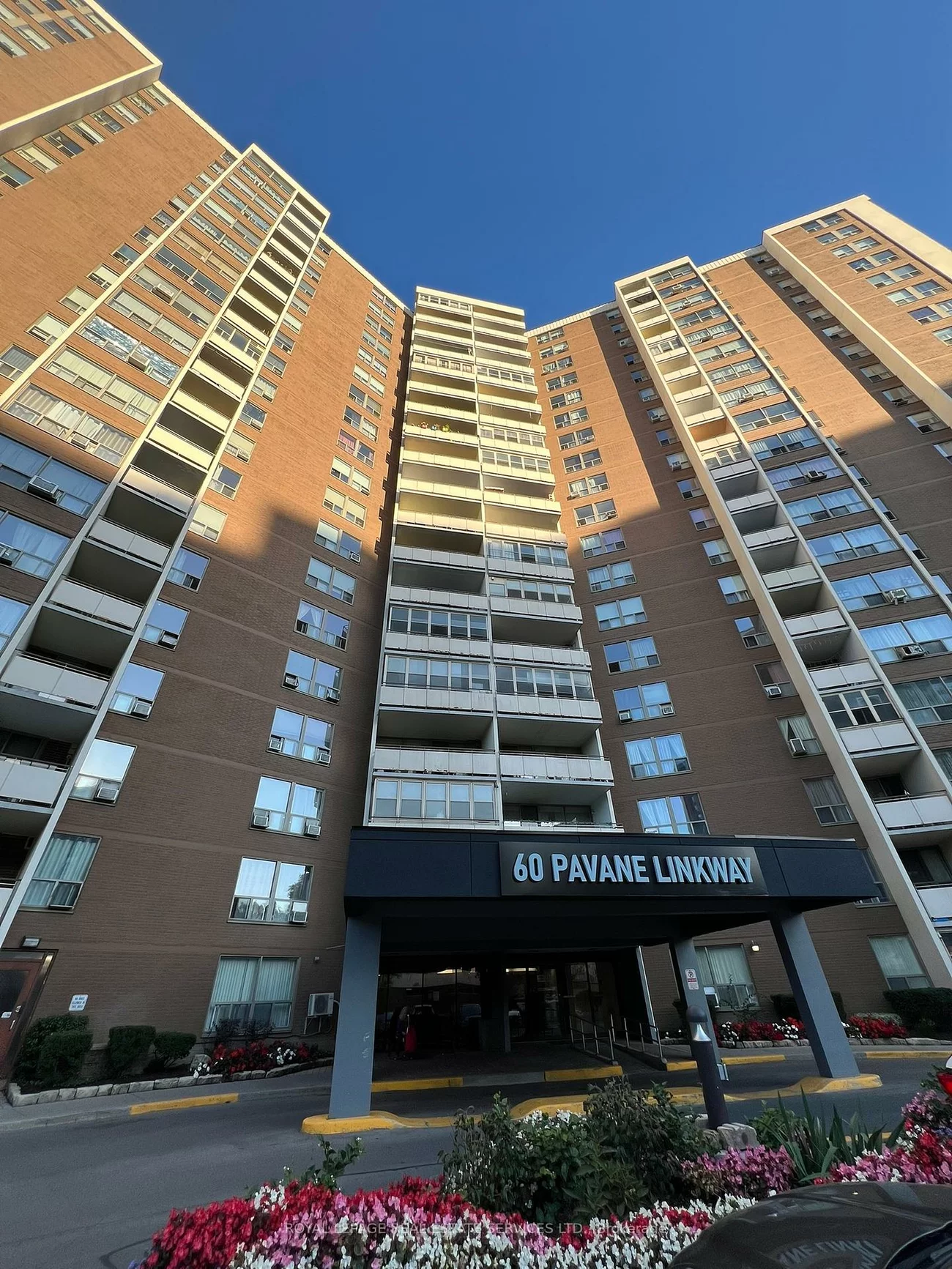 60, Pavane Linkway, Flemingdon Park, Toronto