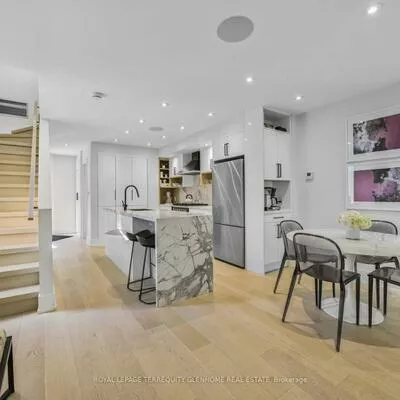 10, Walker, Yonge-St. Clair, Toronto
